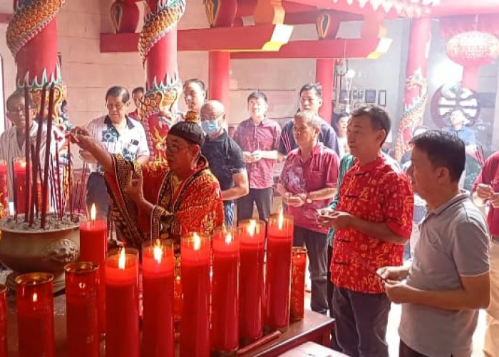 Penuh Khidmat, Marga Lau Rayakan HUT Dewa Ching Cui Co Se di Kelenteng Ching Cui Giam