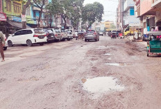 Jalan di Sayangan Masih Banyak Berlubang