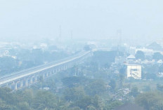 Kota Palembang Siang Hari Masih di Selimuti Kabut Asap