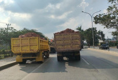 Truk Angkutan Tanah Melebihi Muatan 