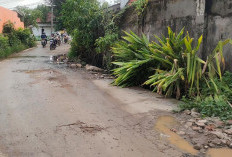 Menyisakan Jalan Rusak Yang Parah