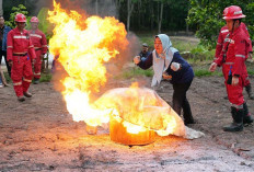 Kilang Pertamina Plaju Latih UMKM Jasmine Suger Siap Siaga Cegah Risiko Kebakaran di Area Produksi