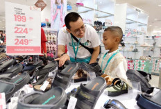 Pekerja Pertamina Ajak Anak Yatim Piatu dan Dhuafa Berbelanja Pakaian Lebaran