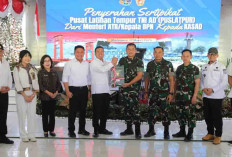 Gubernur Herman Deru Dampingi Menteri ATR/BPN Serahkan Sertifikat Puslatpur