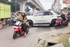 Lubang di Turunan Jalan Srijaya KM 5 Telah Ditambal