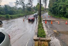 Warga Keluhkan Genangan Banjir di Jalan Sudirman 