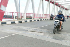 Ada Lubang di Atas Jembatan Musi 6