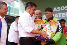 Gubernur Bagikan 50 Ton Beras untuk Seluruh Pengemudi Ojol
