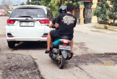 Banyak Lubang Besar di Jalan Sulaiman Amin