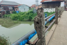 Besi Jembatan di 35 Ilir Banyak yang Hilang, Waspada Bagi Pejalan Kaki