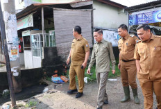 Gerak Cepat, Pj Walikota Ratu Dewa Perbaiki Jalan Rusak di Palembang