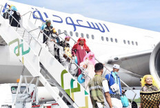 Haru dan Bahagia Selimuti Debarkasi Palembang, 443 Jemaah Haji Kloter 3 Tiba di Tanah Air