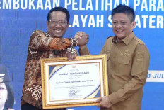 Dirikan 312 Posbankum Desa, Bupati Enos Raih Penghargaan Menteri Hukum