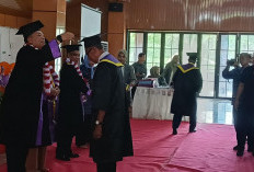 Ratusan Siswa Sekolah Lansia di PALI Diwisuda