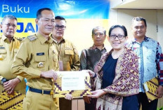 Pj Wako H Elman Terima Penghargaan Nasional