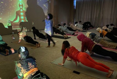 Keseruan Yoga Berkebaya di Santika Radial Palembang, Unik dan Pertama di Palembang