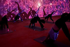 Cinematic Yoga Tema Galaxy di ARYADUTA Palembang, Estetik!