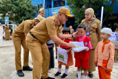 Wali Kota Palembang Wujudkan Janji: 40.000 Siswa Baru SD-SMP Terima Seragam Gratis
