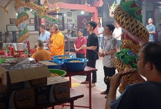 Ritual Sakral Sembahyang Rebutan di Kelenteng Wie Ceng Keng Palembang Resmi Ditutup