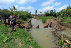 Warga Kompak Gotong Royong Antisipasi Abrasi Sungai Kelekar