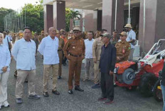 Anggota DPR Salurkan Bantuan Alsintan untuk Petani Prabumulih