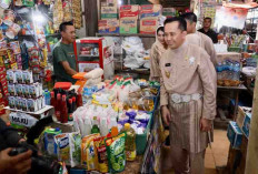 Bagikan Bantuan Sembako ke Pedagang dan Pengemudi Bentor