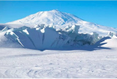 Gunung Erebus Keluarkan Debu Emas