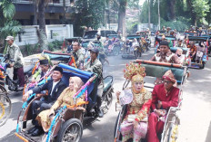 Bagikan Raja dan Ratu Sehari, 100 Pasutri Ikuti Nikah Massal