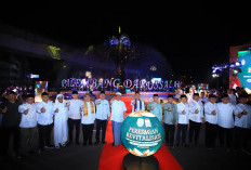 Tugu Bunga Cempako Telok Perindah Palembang di Waktu Malam