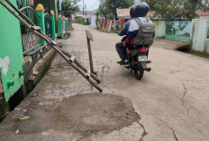 Kembali Berlubang, Warga Pasang Pengaman