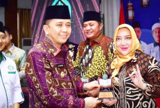 PJ Gubernur Sumsel Hadiri Pelantikan dan Beri Penghargaan dari RTTI