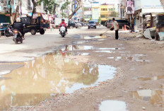 Separuh Badan Jalan di Sayangan Rusak
