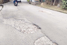 Makin Beraso Hentakan Melewati Jalan Berlobang di Komplek Sosial
