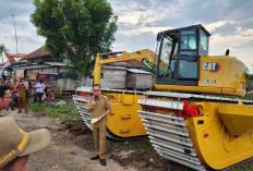 Banyuasin Kini Miliki Mini Amphibi Excavator