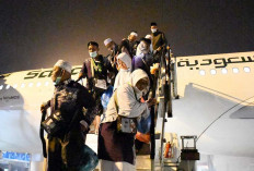 Kloter 4 Debarkasi Palembang Tiba di Tanah Air, Jemaah Disambut Keluarga Penuh Haru dan Syukur
