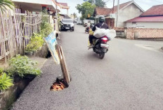 Lubang Besar Persimpangan Jalan Aman dan Tri Sukses