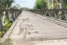Susunan Kayu dan Besi Pengikat Jembatan Deli Keramasan Banyak Rusak