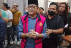 HEBOH! Koruptor Batik Rp 3,5 Miliar Menyerah Usai Buron, Siapa Selanjutnya Giliran Pakai Rompi Pink?