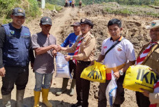 Relawan Pramuka OKI Turun ke Agam, Bantu Korban Banjir dan Longsor