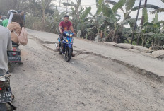 Kerusakan Jalan Utama Gandus Membahayakan Pengendara