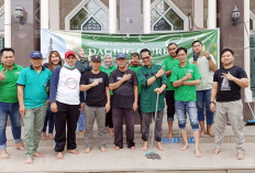 Gotong Royong Jelang Idul Adha 1446 H, Parkside's Hotel Palembang Bersih-bersih Masjid Bersama Warga Seroja