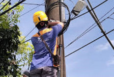 Pemkot Prabumulih Mulai Tertibkan Kabel Internet Semrawut di Sejumlah Titik Jalan