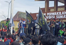 Ribuan Driver dan Komunitas Ojol di Palembang Padati DPRD Sumsel, Gelar Demo Aksi Damai Serentak
