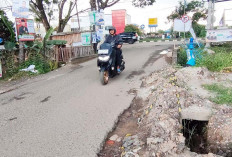 Bekas Galian Pipa PDAM di Pakjo Belum Diperbaiki