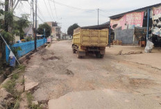 Rusak Kembali Jalan di Depan SD Negeri 14 Palembang Tanjung Barangan