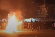 Iran Membara! Teheran Lumpuh, Demonstran Bakar Fasilitas Umum dan Serukan Tumbangnya Rezim