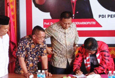 Cak Arlan Kembalikan Berkas ke Kantor DPC PDIP Prabumulih