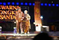 Tampil di Catwalk, Bupati HM Toha Bareng Pakai Songket Motif Gambo