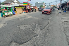 Jalan RA Abusama Banyak Berlubang