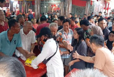 33 TON BERAS MENGGUYUR PALEMBANG! Kelenteng Kho Hong Tian Bikin Heboh dengan Bantuan Fantastis!